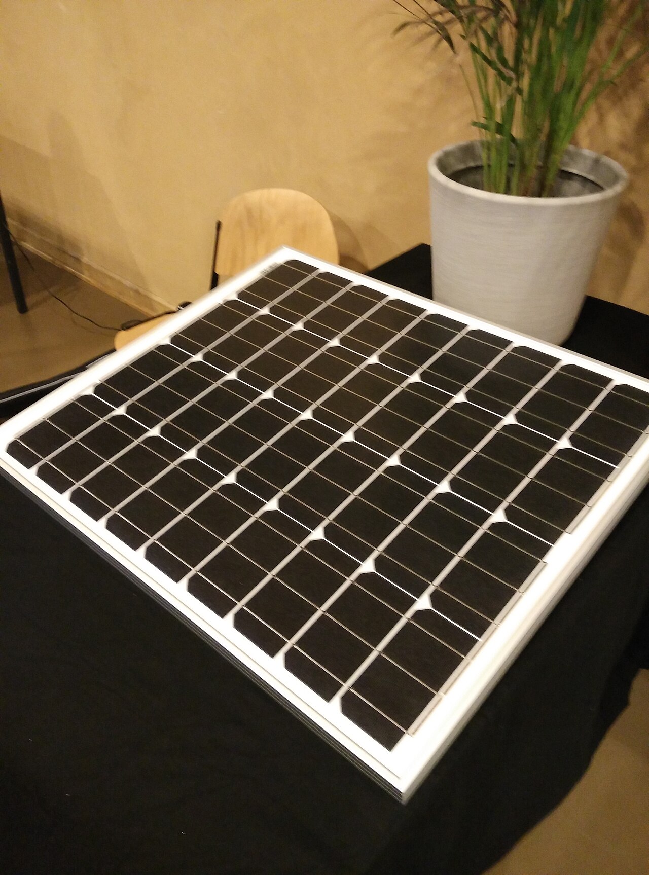 Monocrystalline solar photovoltaic module